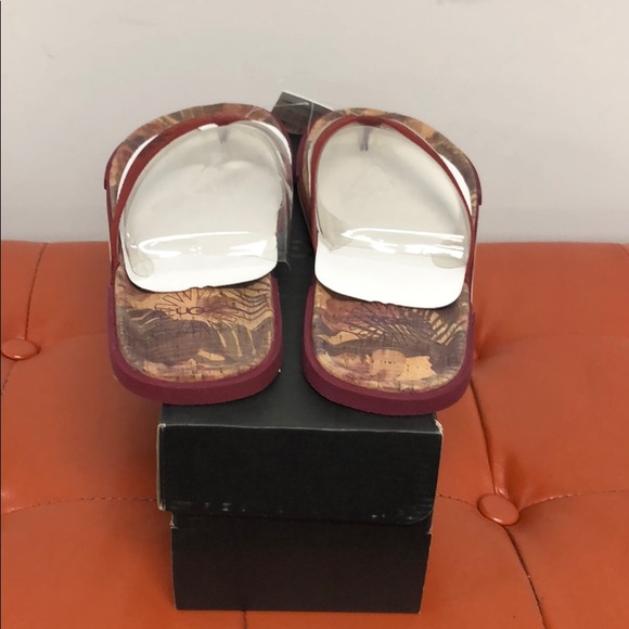 UGG/Men - Picture 3 of 4